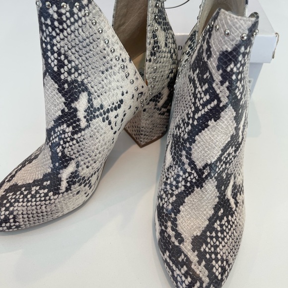 Steve Madden Snakeskin booties - Picture 11 of 15